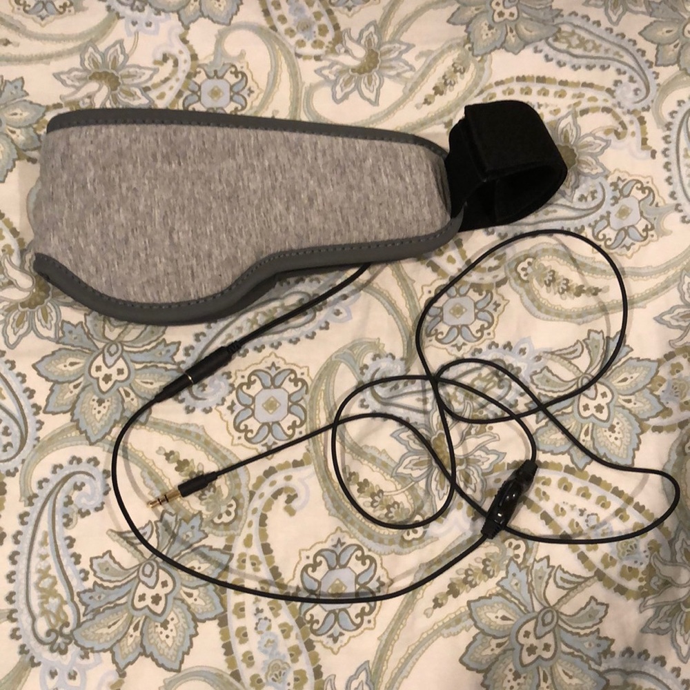 Sleep mask with speakers adjustable Velcro wired